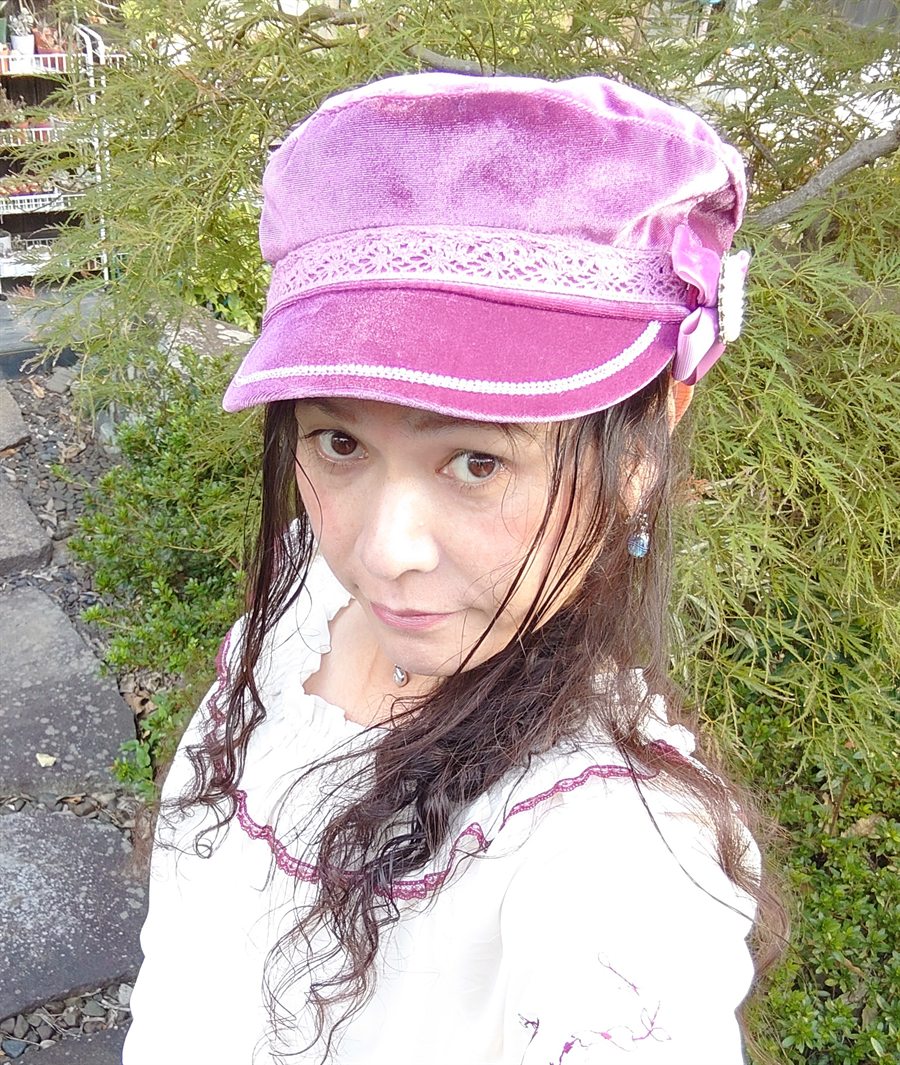 ピンクの帽子をかぶった神崎ゆずは